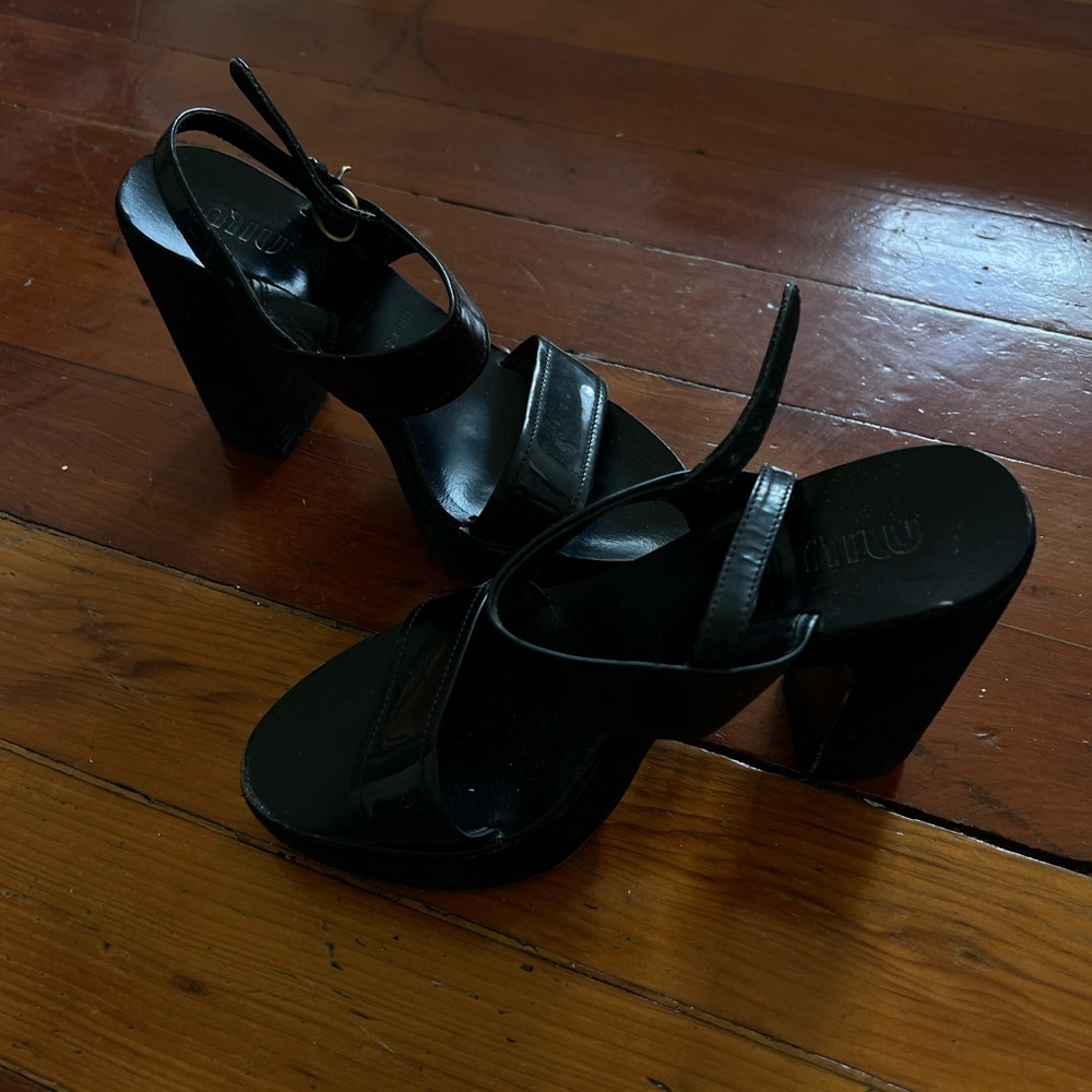 Miu Miu velvet and leather pumps